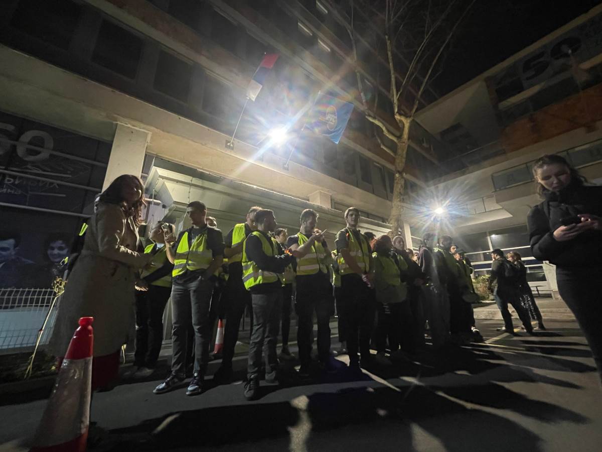 Studenti u blokadi blokirali zgradu RTS