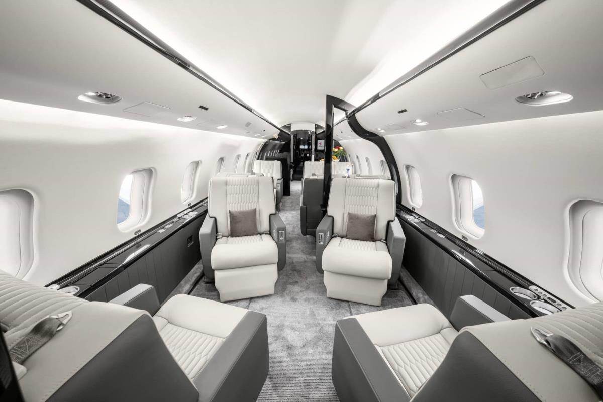 Unutrašnjost Trampovog aviona (2).jpg