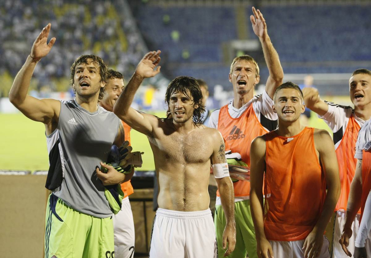 Radiša Ilić u kopu sa navijačima OFK Beograda