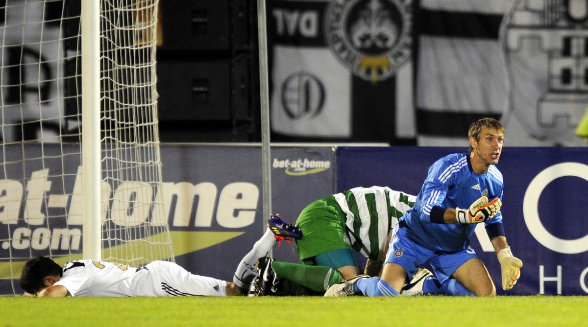 Radiša Ilić u kopu sa navijačima OFK Beograda