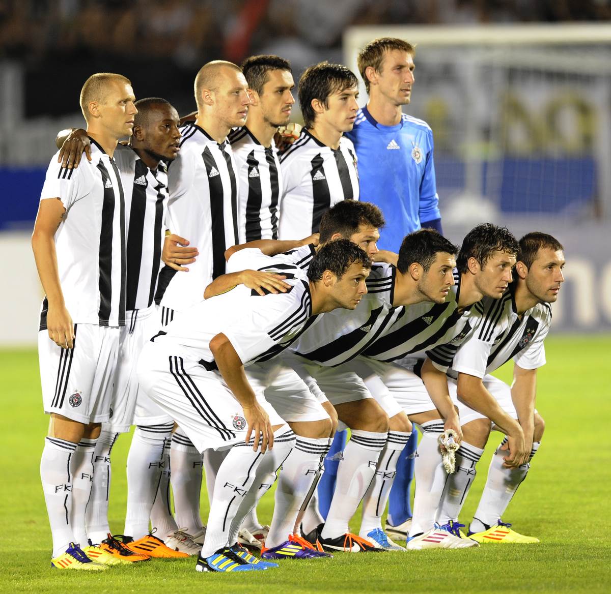 Radiša Ilić u kopu sa navijačima OFK Beograda