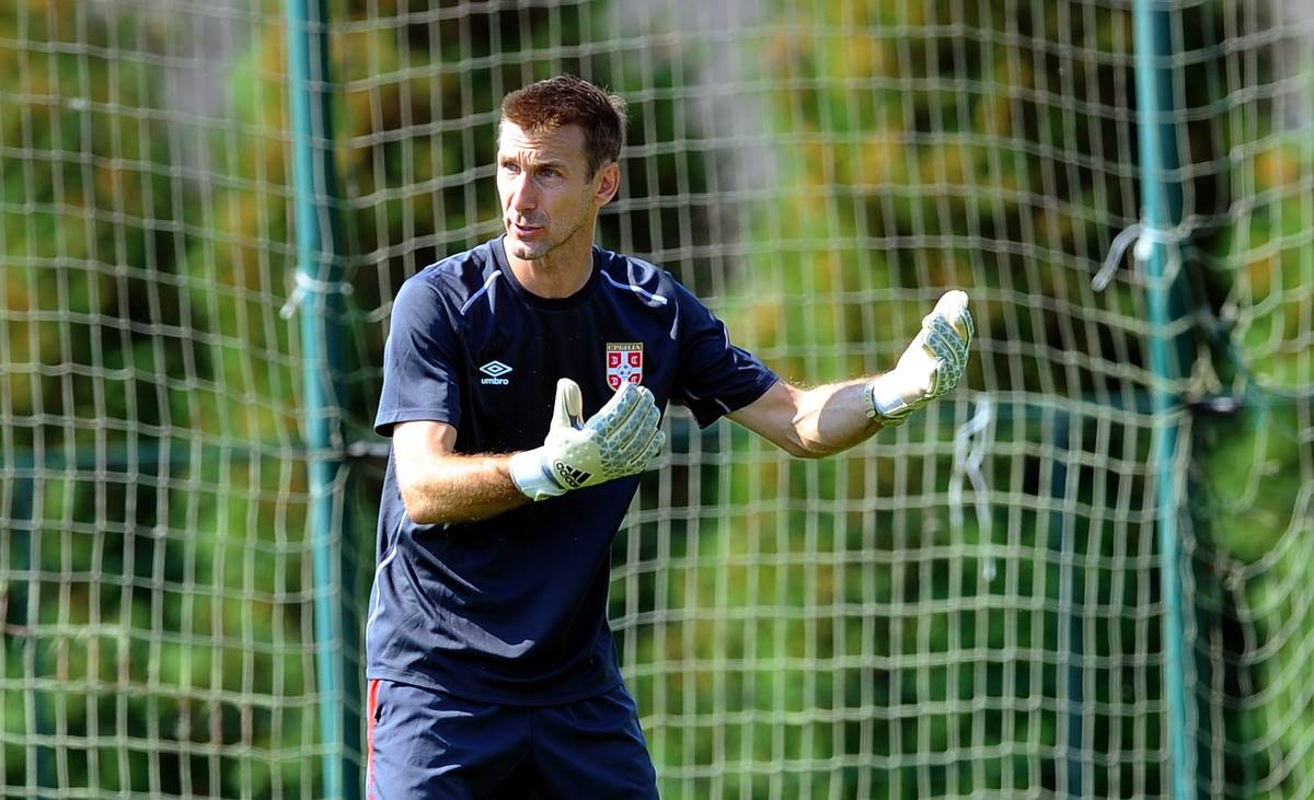 Radiša Ilić u kopu sa navijačima OFK Beograda