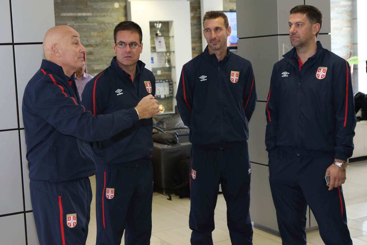 Radiša Ilić u kopu sa navijačima OFK Beograda