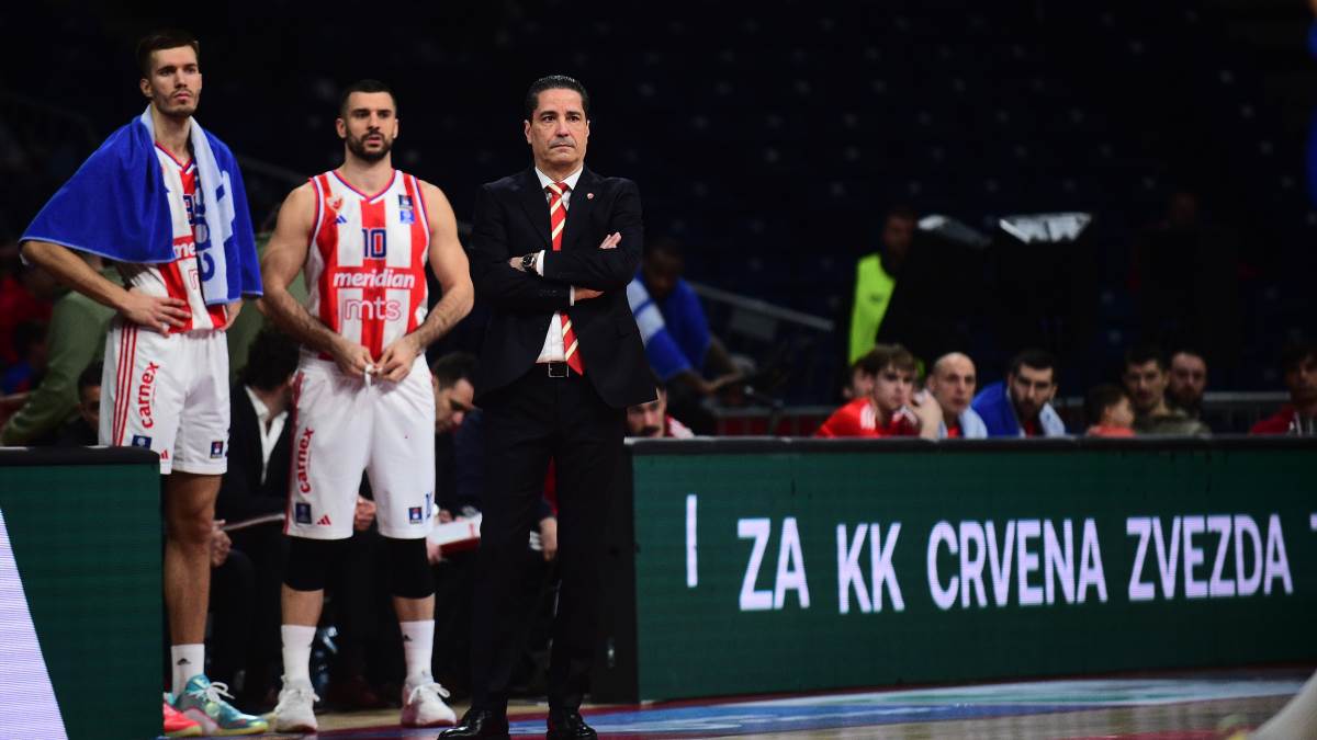 Janis Sferopulos sa igračima Zvezde