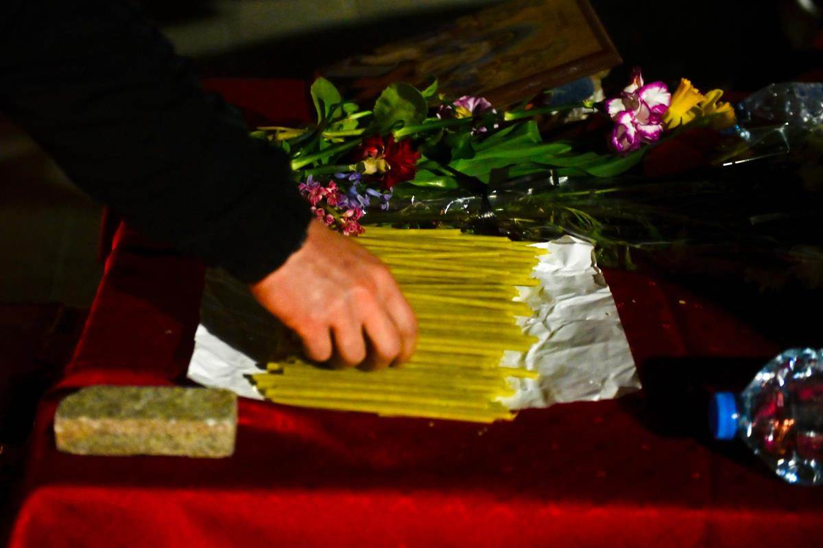 Građani odaju poštu nastradalima u Kočanima (9).jpg