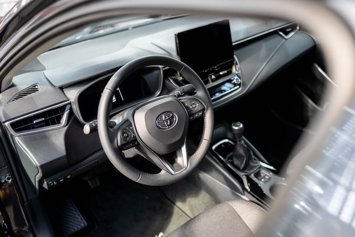 Toyota Corolla (1).jpg