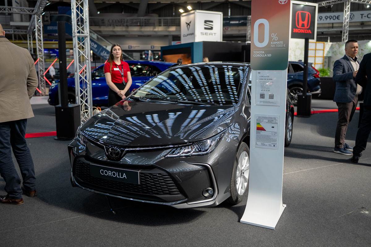 Toyota Corolla (6).jpg