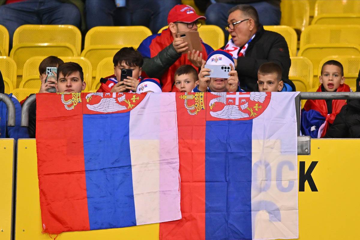 Navijači Srbije (1).jpg