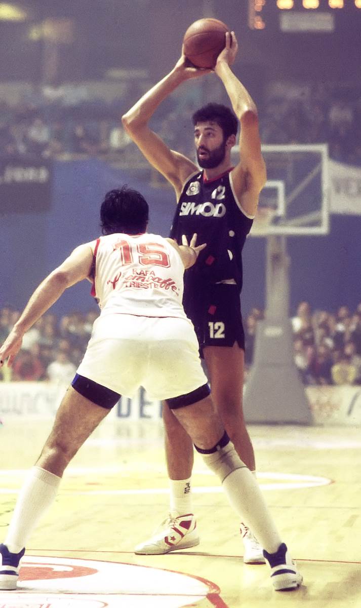 Vlade Divac i Zufer Avdija na derbiju Zvezda - Partizan