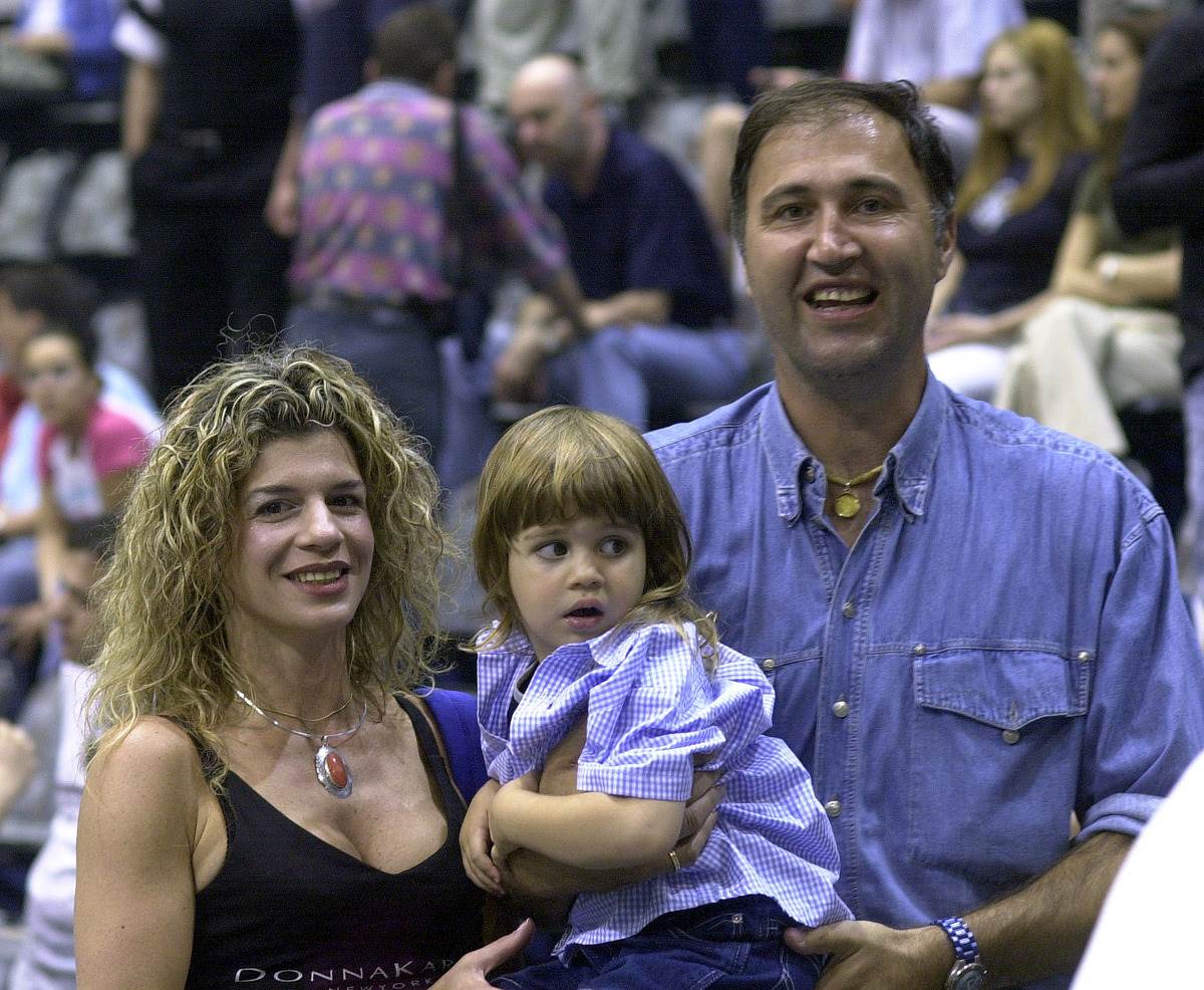 Zufer Avdija sa suprugom i sinom Denijem Avdijom