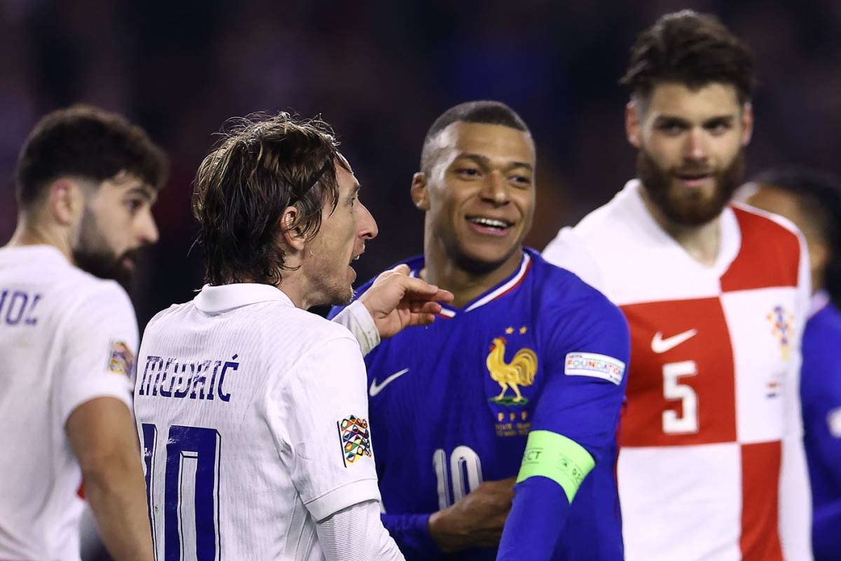 Luka Modrić upire prstom ka Kilijanu Mbapeu