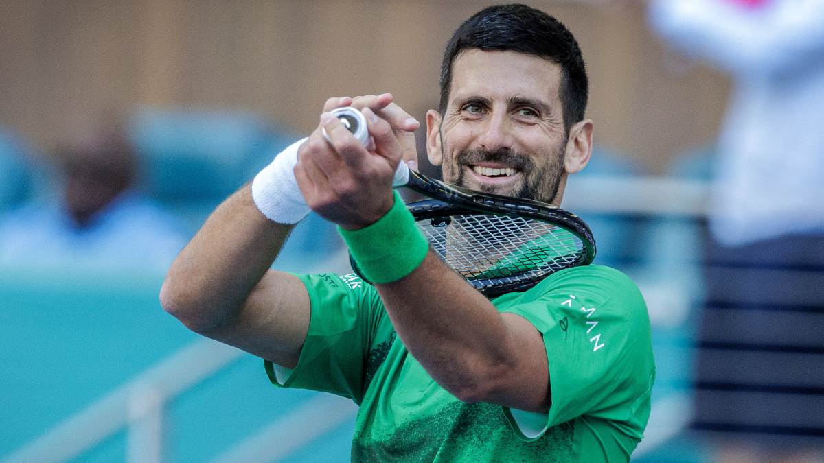 Novak Đoković svira violinu