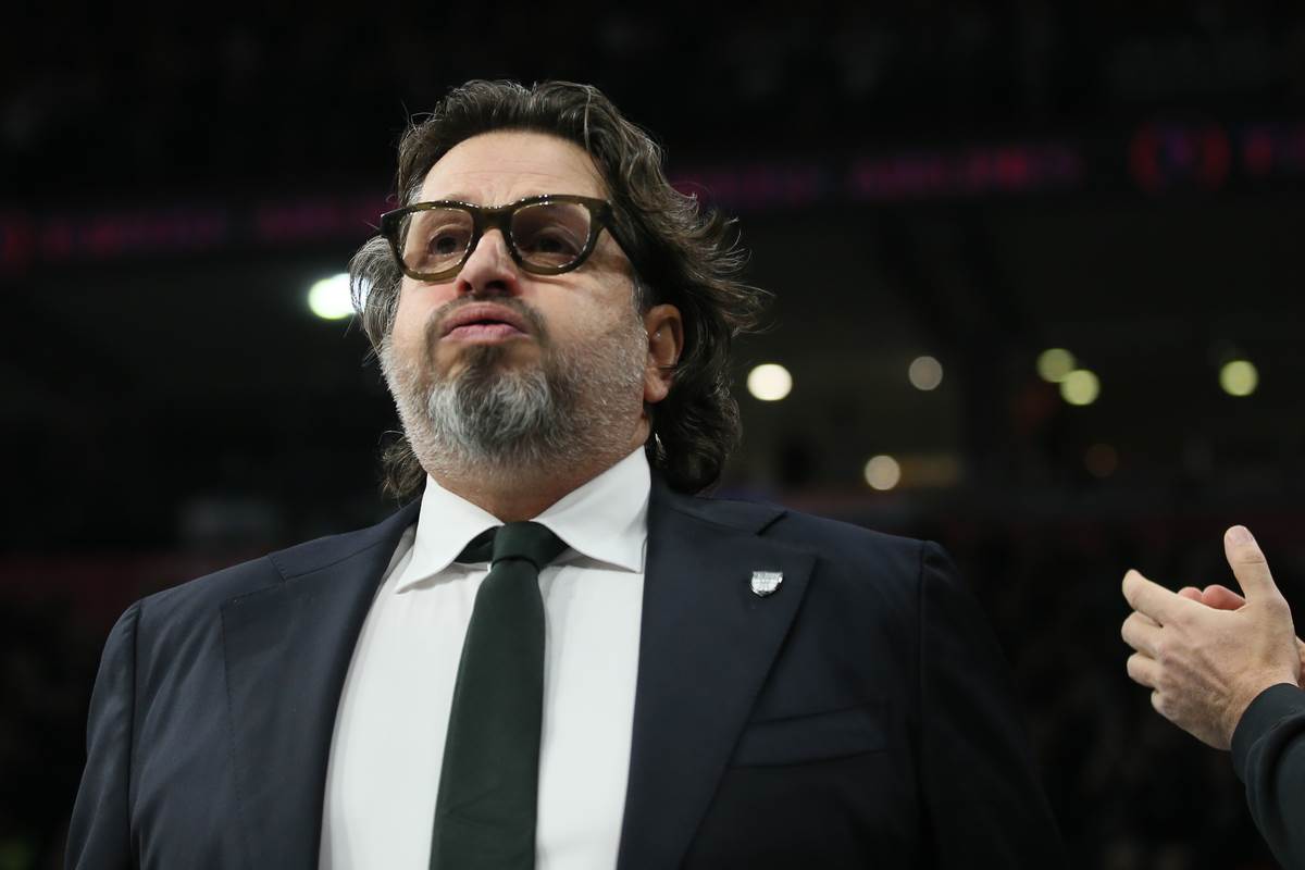 Andrea Trinkijeri uzdiše na utakmici Partizana