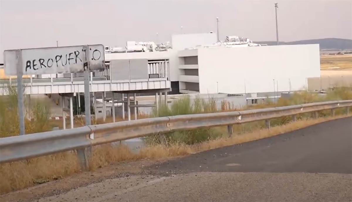 napušteni aerodrom u Španiji (4).jpg