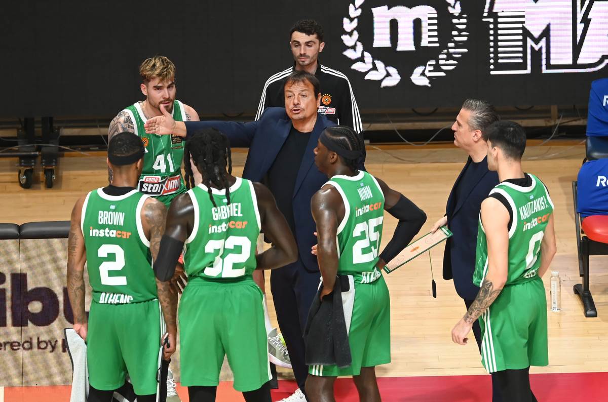 Ergin Ataman trener Panatinaikosa na utakmici protiv Partizana
