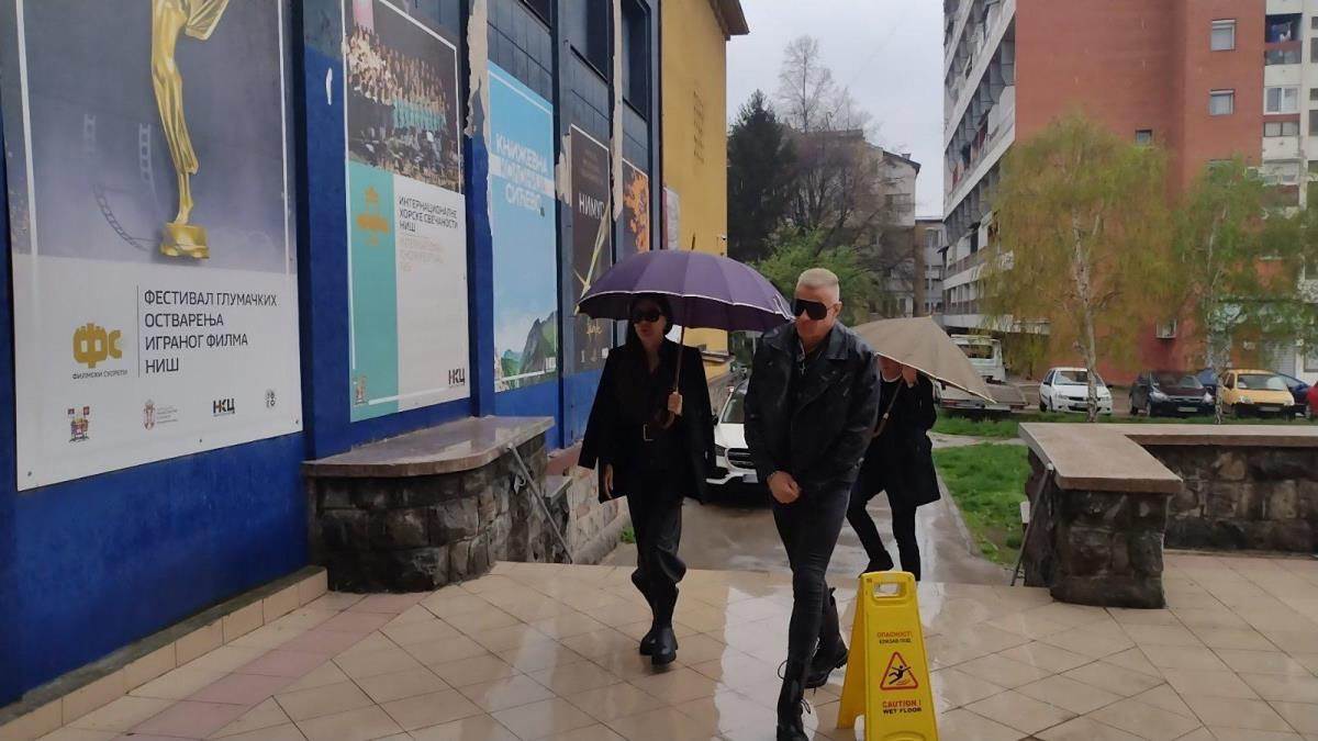 Ceca Ražnatović na komemoraciji bratu Viki Miljković sa kolegom iz Granda