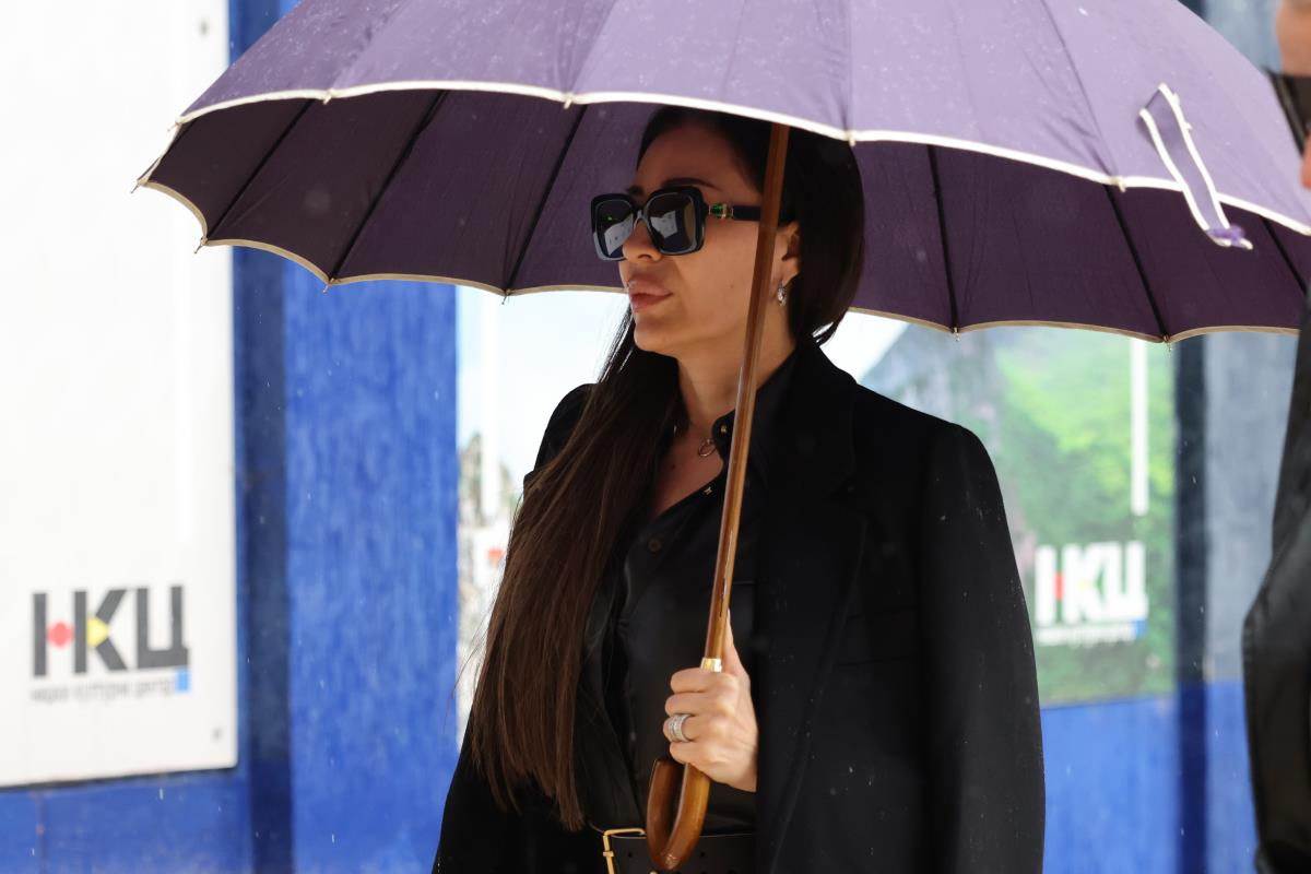 Ceca Ražnatović na komemoraciji bratu Viki Miljković sa kolegom iz Granda