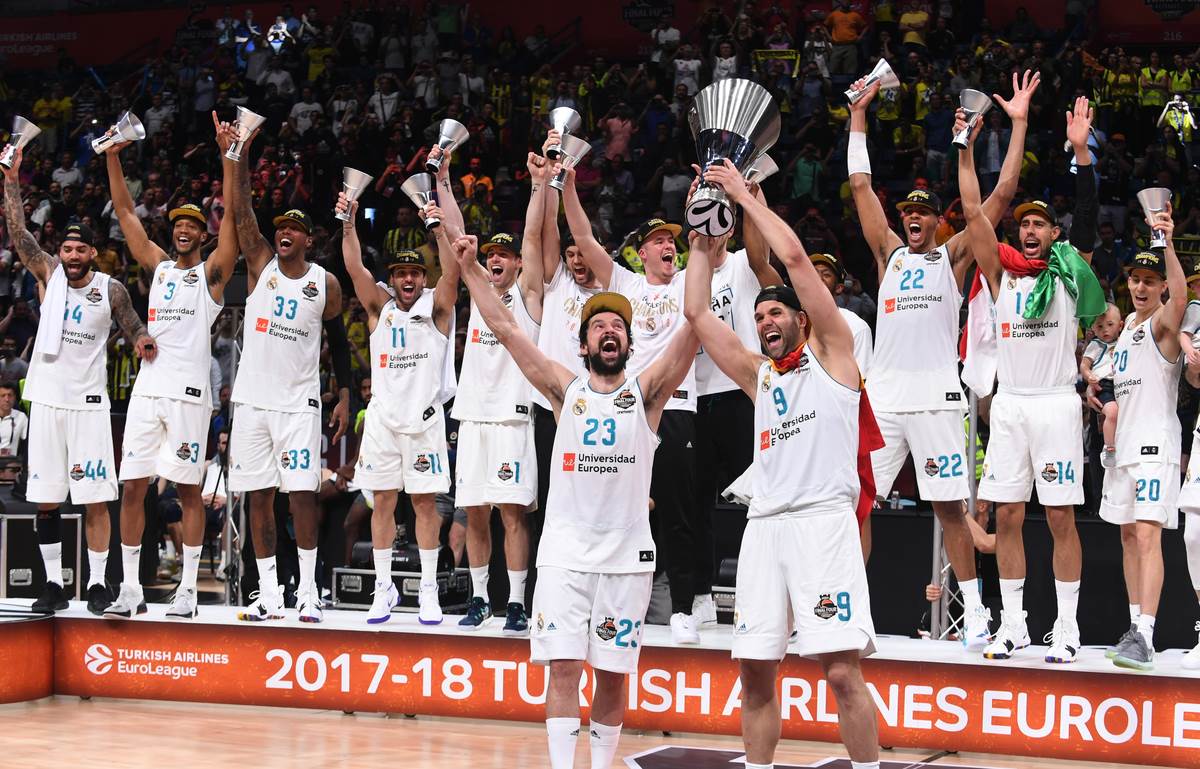 Felipe Rejes podiže trofej prvaka Evrope