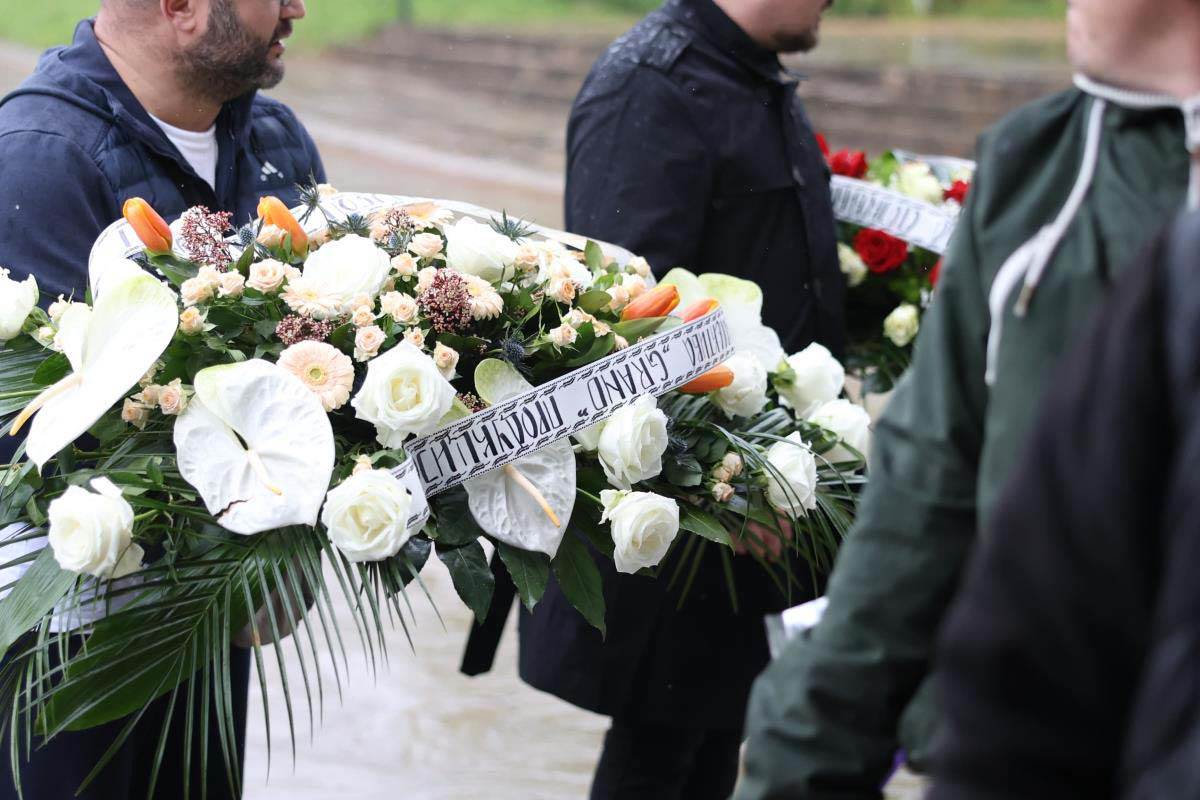 Viki Miljković sahrana brata Vladice 7.jpg