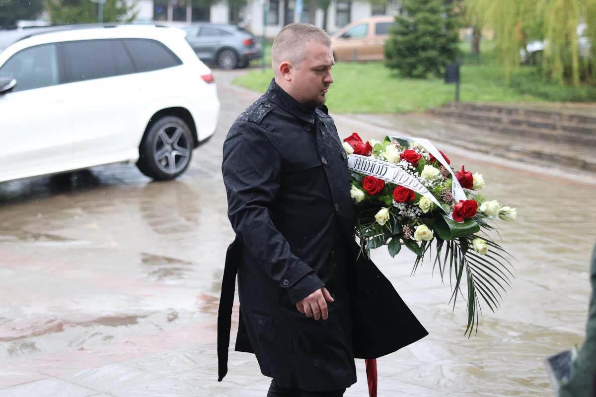 Viki Miljković sahrana brata Vladice 8.jpg