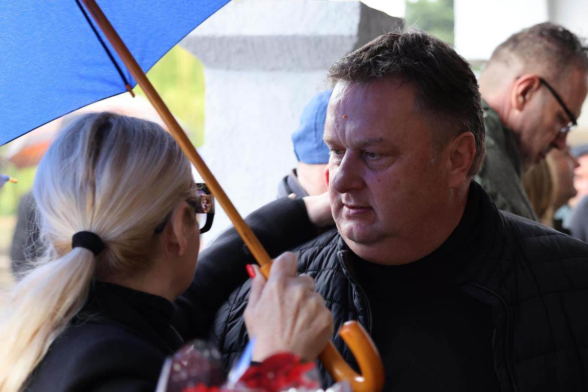 Viki Miljković sahrana brata Vladice 11.jpg