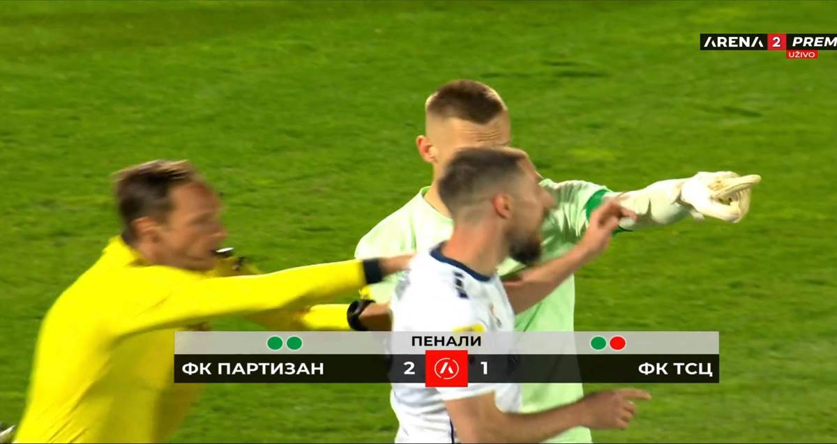 Miloš Degenek provokacija na meču sa Partizanom (1).jpg