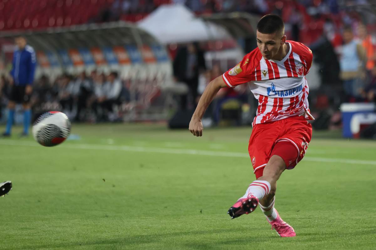 Viktor Radojević u dresu Crvene zvezde