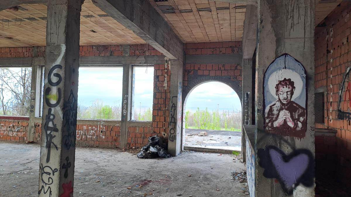 Hotel Željka Ražnatovića Arkana na Zvezdari propada