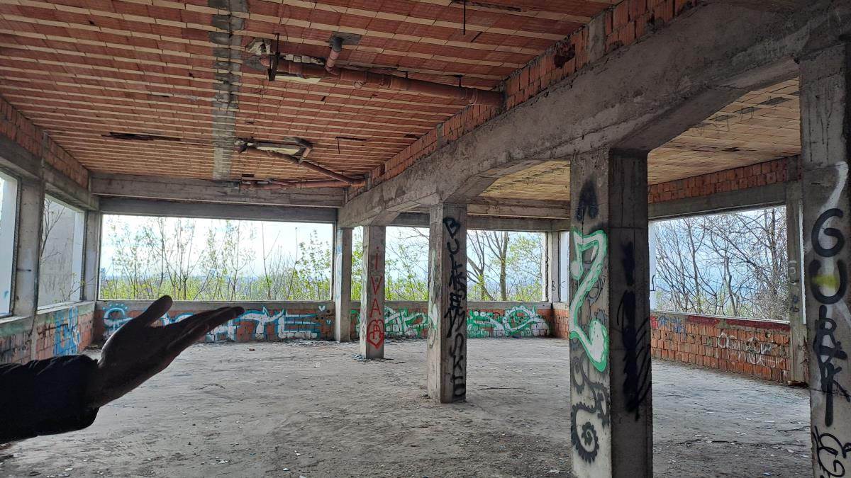 Hotel Željka Ražnatovića Arkana na Zvezdari propada