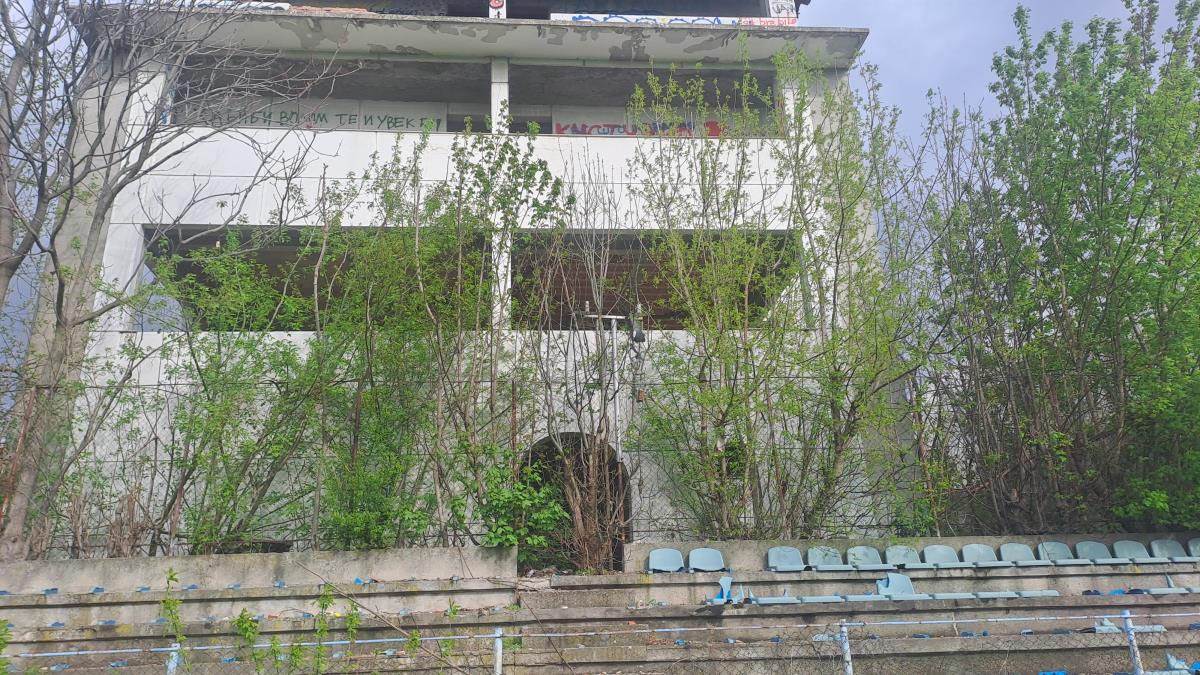 Hotel Željka Ražnatovića Arkana na Zvezdari propada