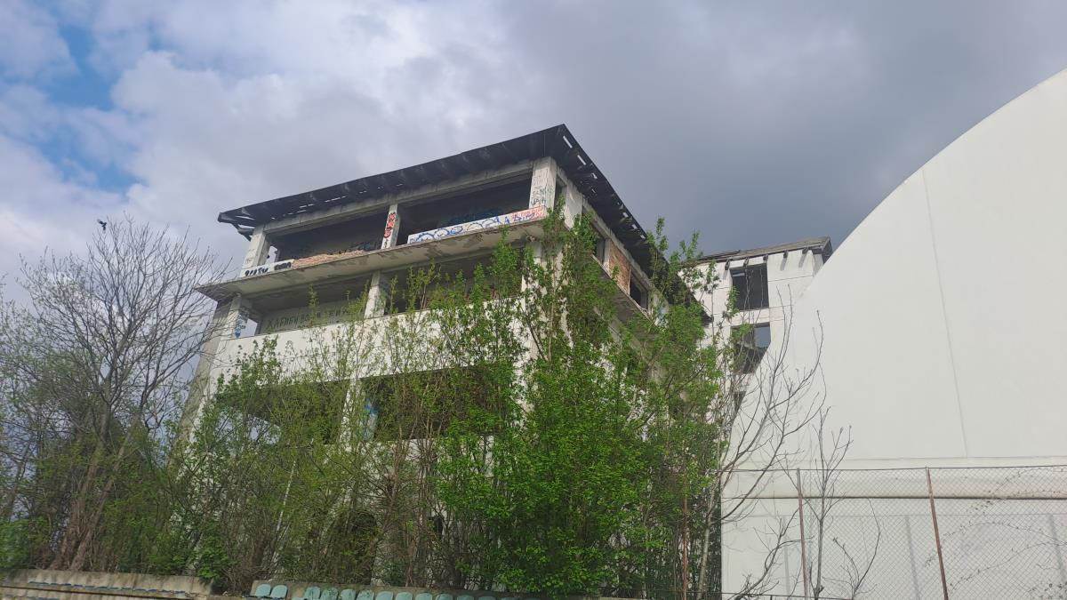 Hotel Željka Ražnatovića Arkana na Zvezdari propada