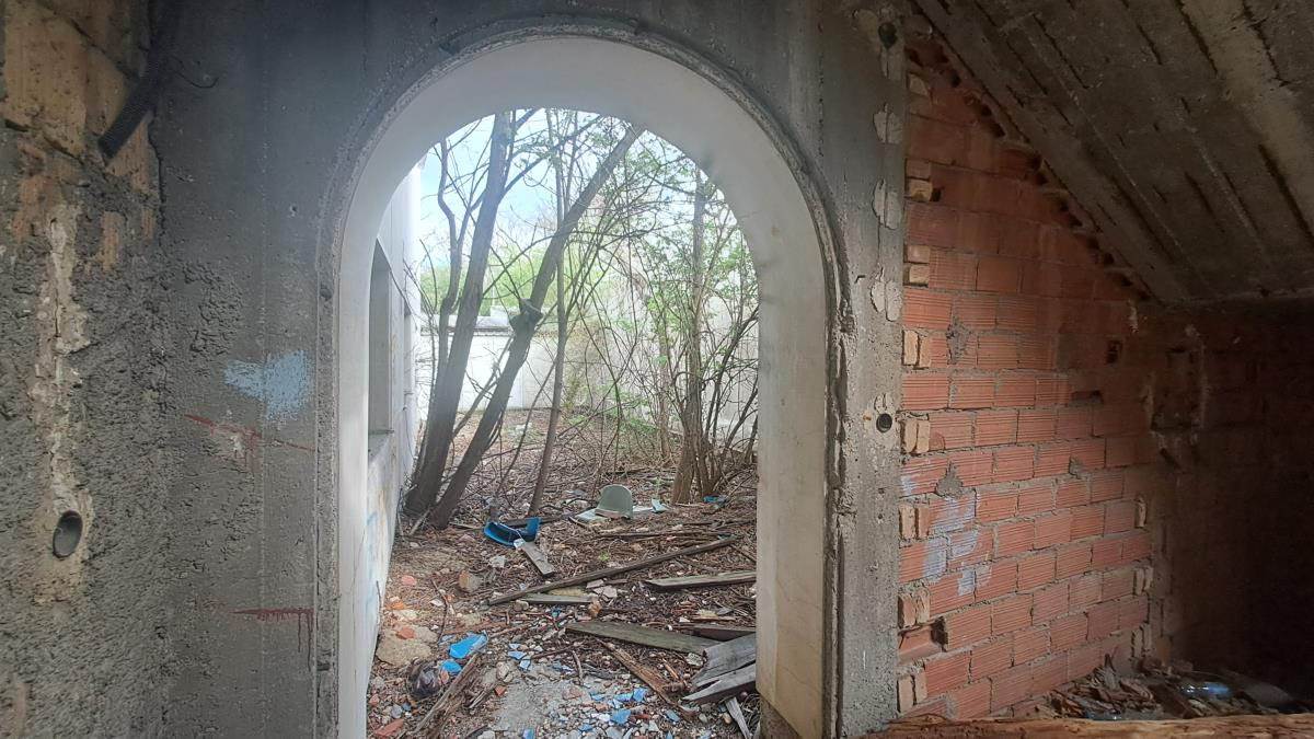 Hotel Željka Ražnatovića Arkana na Zvezdari propada