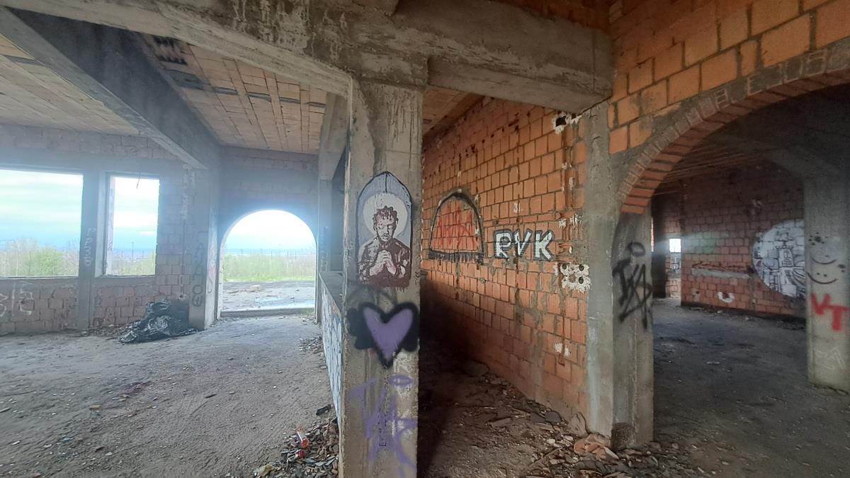 Hotel Željka Ražnatovića Arkana na Zvezdari propada