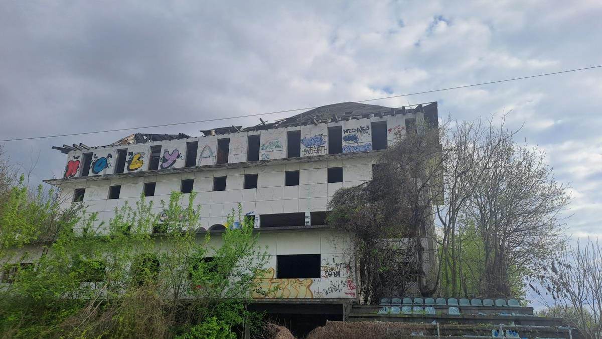 Hotel Željka Ražnatovića Arkana na Zvezdari propada