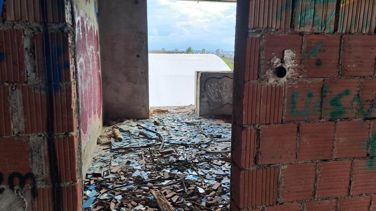 Hotel Željka Ražnatovića Arkana na Zvezdari propada