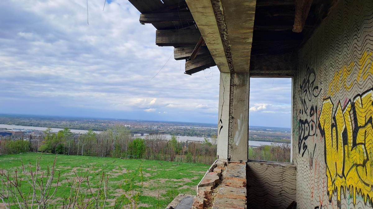 Hotel Željka Ražnatovića Arkana na Zvezdari propada