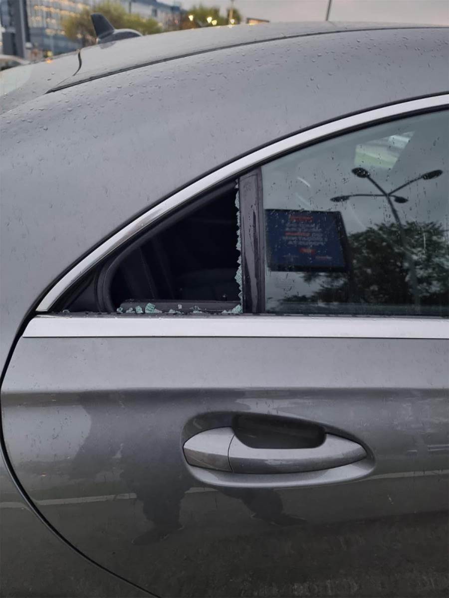 obijeni automobili na Novom Beogradu (1).jpg