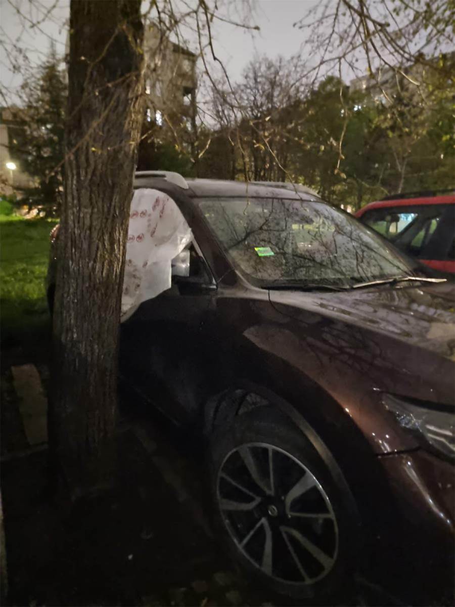 obijeni automobili na Novom Beogradu (3).jpg