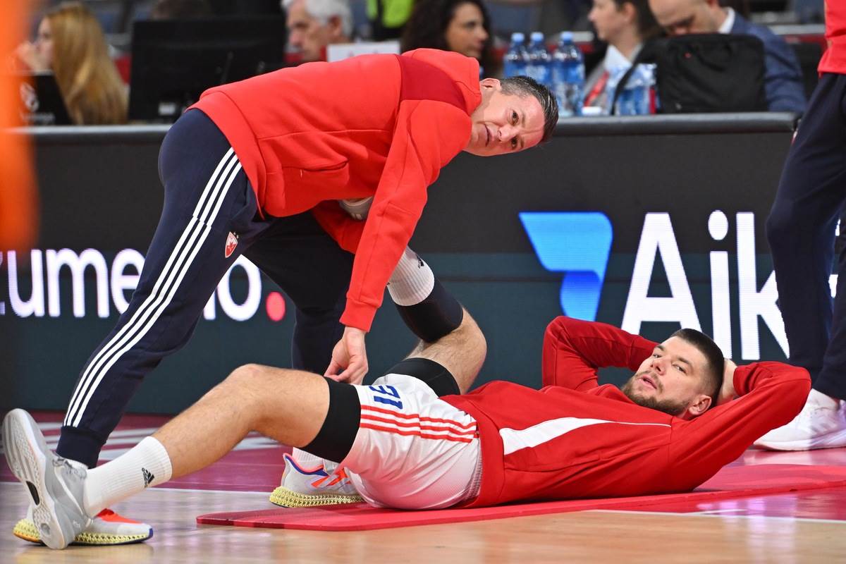 Šejn Larkin igra protiv Crvene zvezde 