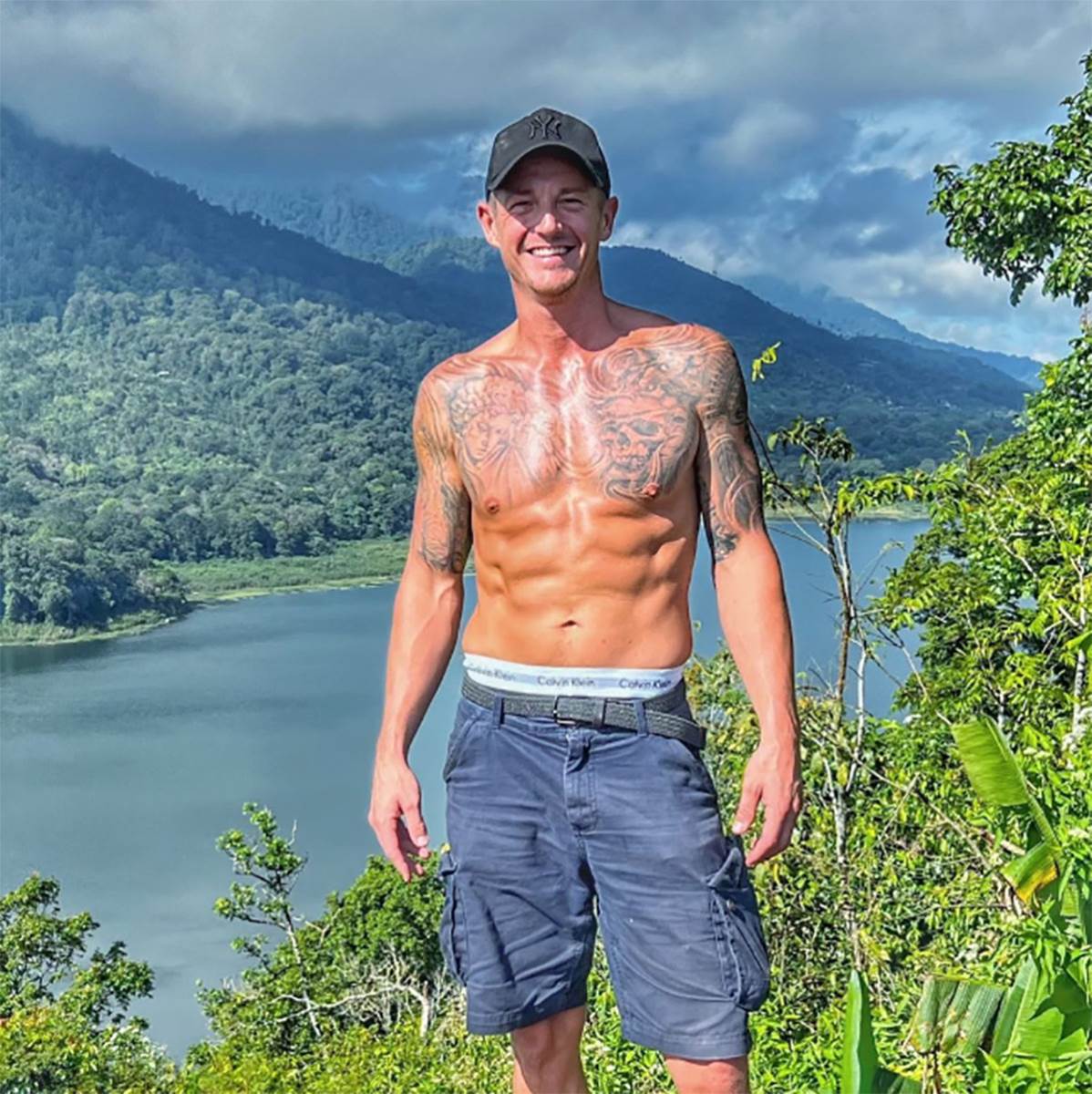 Kreg Ejnsvort telohranitelj Dejvid Bekam (1).jpg