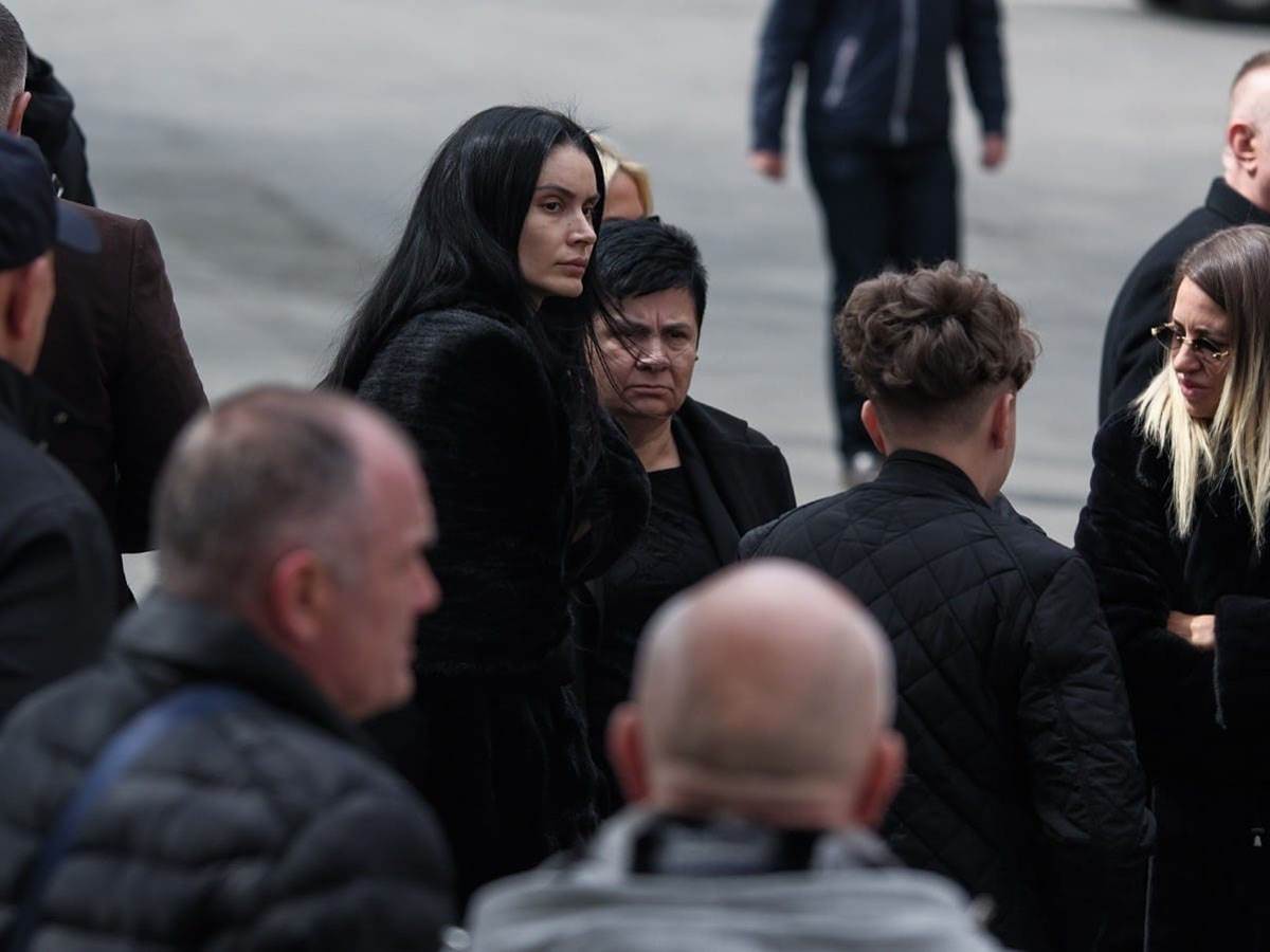 Veljko Ražnatović sa Bogdanom na sahrani Željka Rutovića