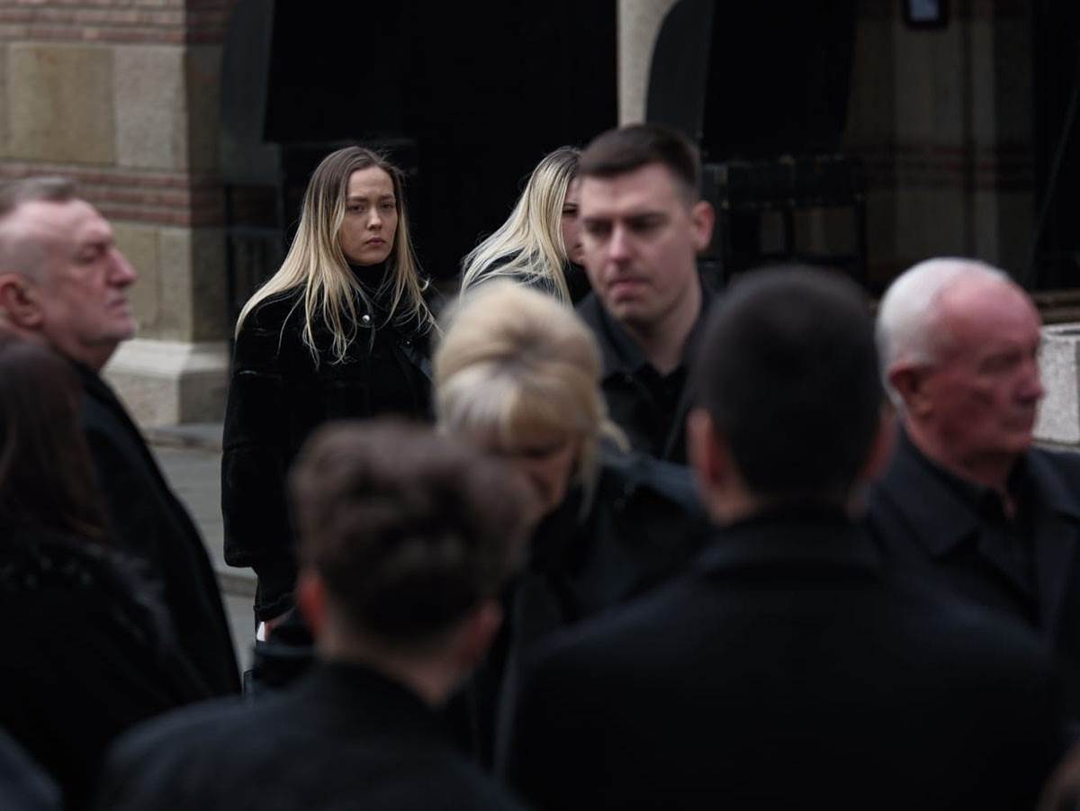 Veljko Ražnatović sa Bogdanom na sahrani Željka Rutovića