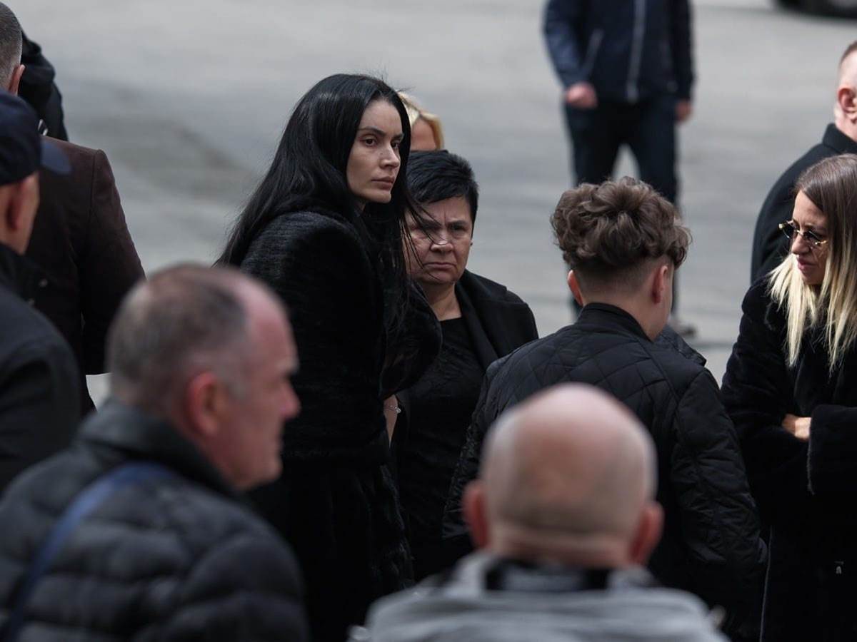 Veljko Ražnatović sa Bogdanom na sahrani Željka Rutovića