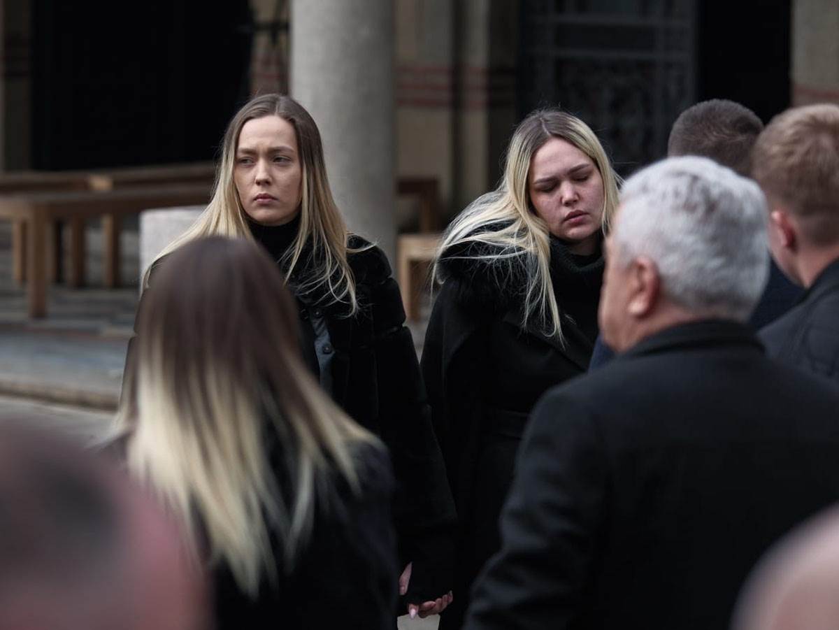 Veljko Ražnatović sa Bogdanom na sahrani Željka Rutovića