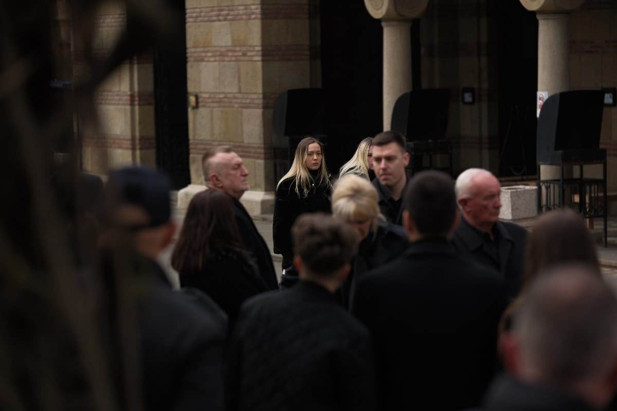 Veljko Ražnatović sa Bogdanom na sahrani Željka Rutovića