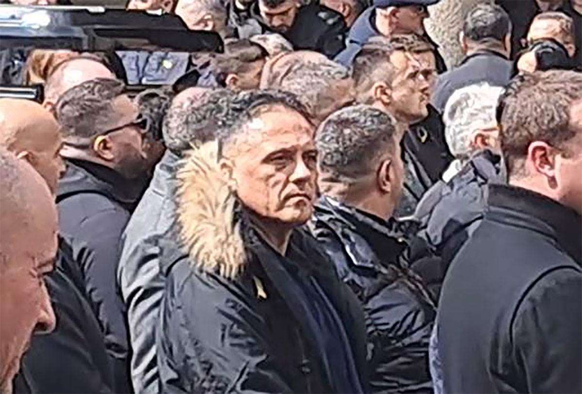 Bivši muž Maje Marijane na sahrani Željka Rutovića (2).jpg