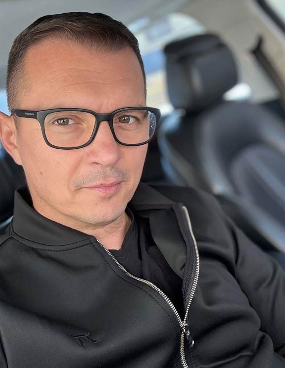 Srećko Krečar pevač