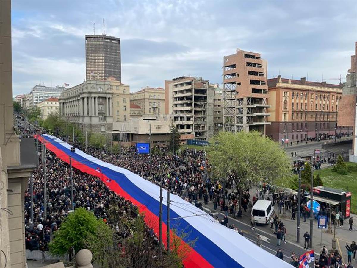 RAZVUČENA NAJDUŽA ZASTAVA SRBIJE IKADA (5).jpg