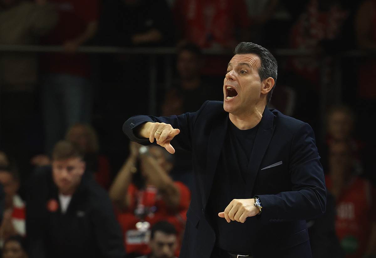 Dimitris Itudis trener Hapoela.