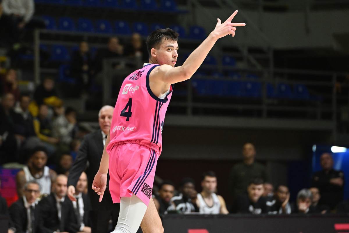 Andrija Jelavić košarkaš Mege